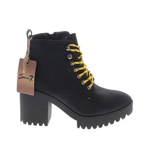NWT Seven7 Women's Black Ankle Boots with Yellow Laces size 9